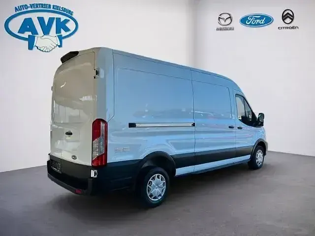 Używany Ford Transit Trend 131 KM (96 kW) 2021 Biały Sedan/Limuzyna