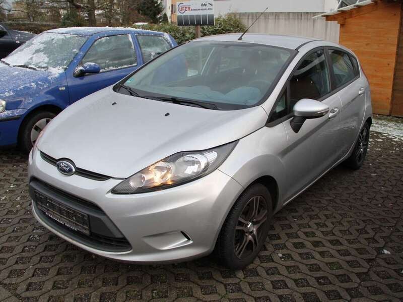 Polarsilber metallic Gebraucht 2010 Ford Fiesta Trend Kleinwagen | 6.850 € (Fairer Preis) - Bild 1/4