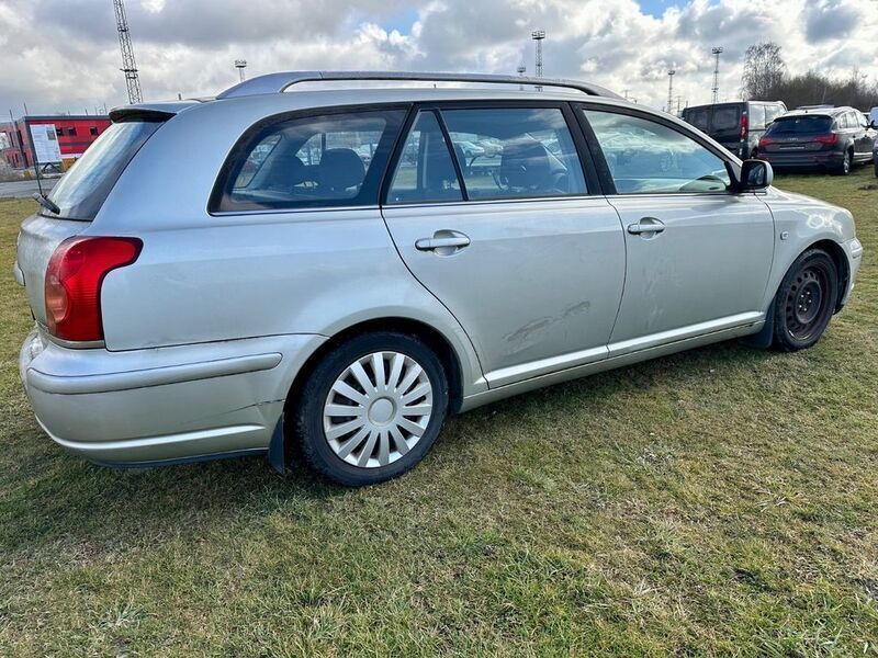 Gebraucht Toyota Avensis Sol 147 PS (108 kW) 2003 Silber Kombi