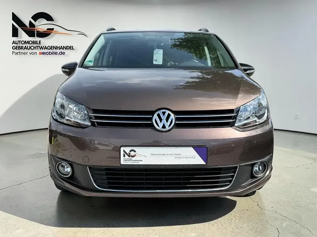 Gebraucht VW Touran Match 105 PS (77 kW) 2013 Braun Van / Kleinbus