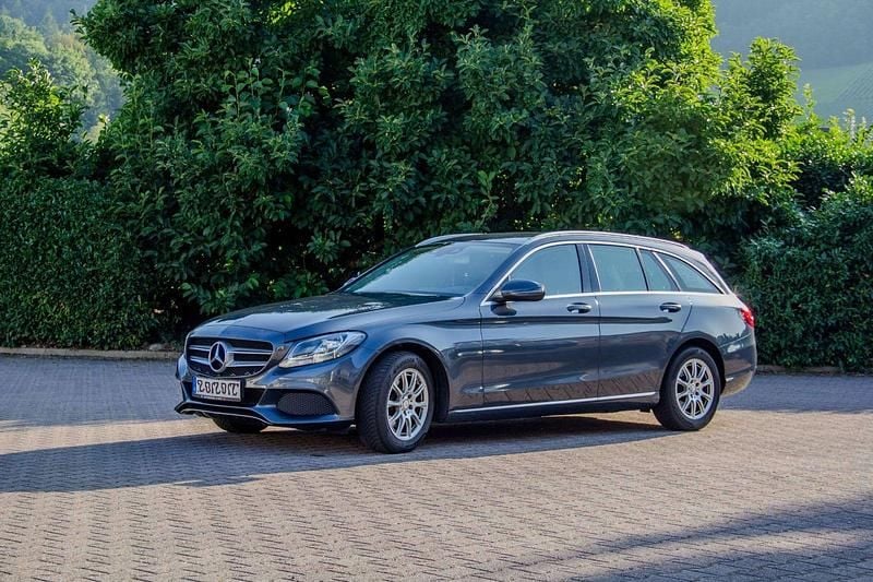 Grau Gebraucht 2016 Mercedes C200 Avantgarde Kombi | 13.000 € (Fairer Preis) - Bild 1/4