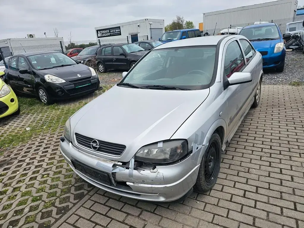 Usata Opel Astra Njoy 84 CV (61 kW) 2003 Argento Berlina