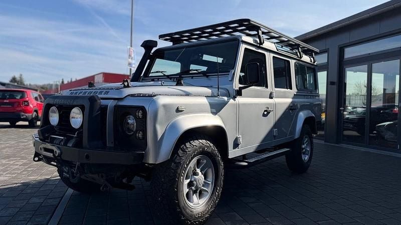 Gebraucht Land Rover Defender 122 PS (89 kW) 2015 Indus silver Kombi