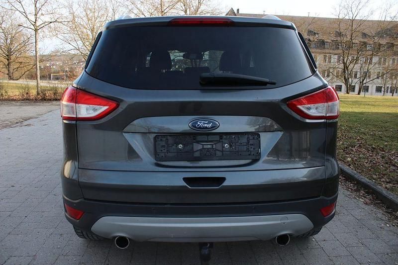 Gebraucht Ford Kuga Titanium 182 PS (133 kW) 2016 Grau SUV