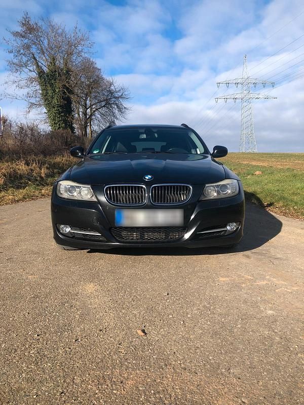 Gebraucht BMW 330 Performance 245 PS (180 kW) 2010 Schwarz Kombi