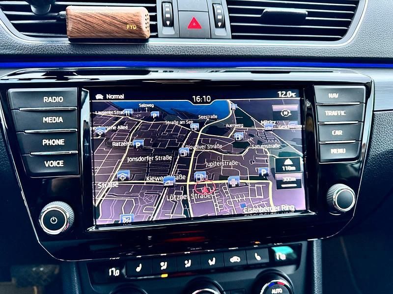 Gebraucht Skoda Superb 150 PS (110 kW) 2017 Weiß Kombi