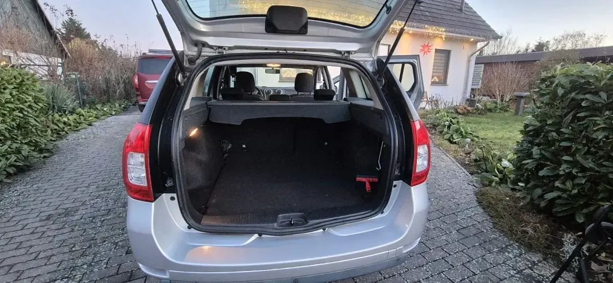 Gebraucht Dacia Logan MCV Lauréate 90 PS (66 kW) 2014 Silber Kombi
