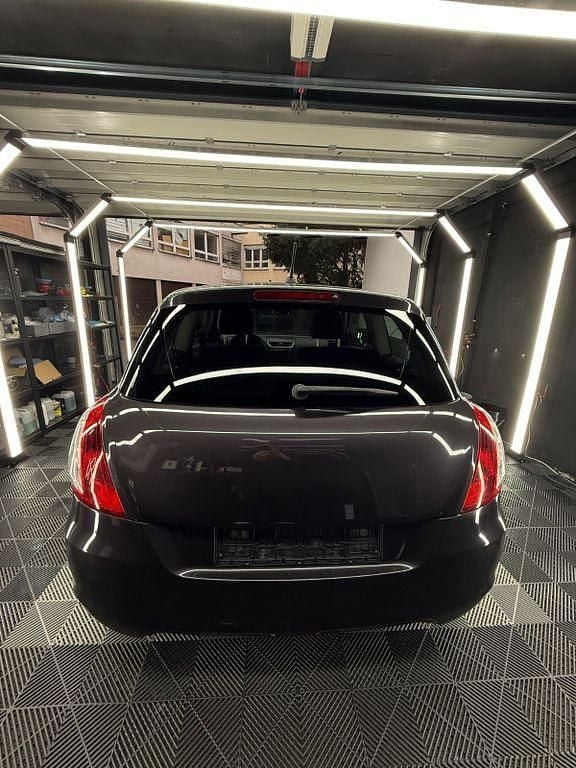 Gebraucht Suzuki Swift Club 94 PS (69 kW) 2015 Schwarz Kleinwagen