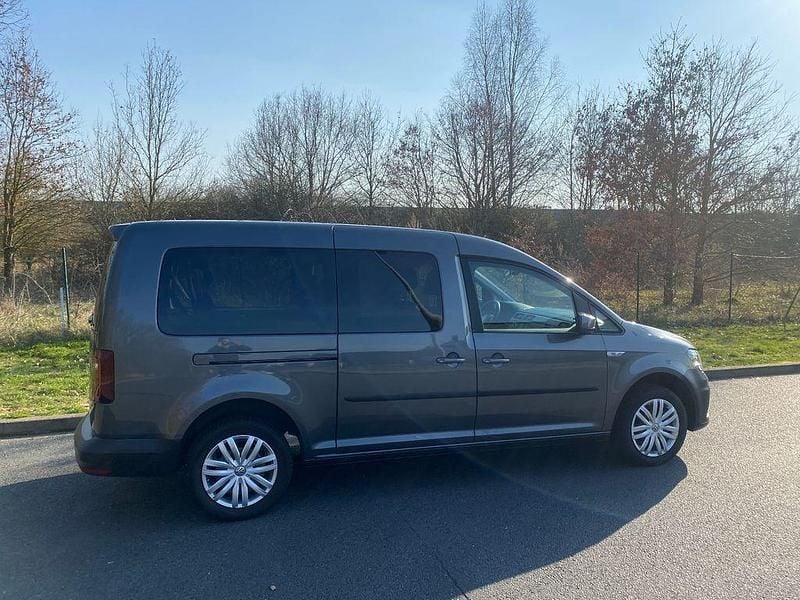 Usado VW Caddy 125 HP (91 kW) 2016 Cinzento Monovolume