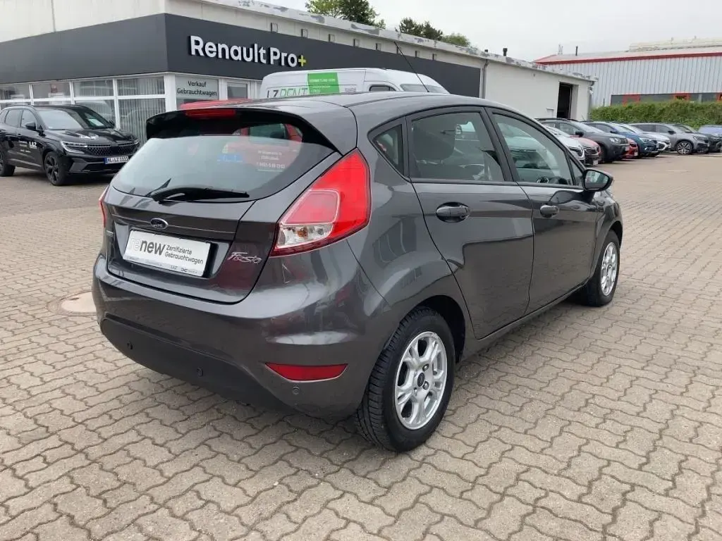 Gebraucht Ford Fiesta Trend 101 PS (74 kW) 2017 Magneticgrau Kleinwagen