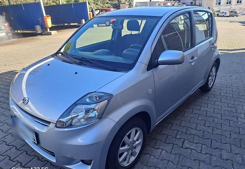 Silber Gebraucht 2009 Daihatsu Sirion Kleinwagen | 1.950 € (Guter Preis) - Bild 1/4