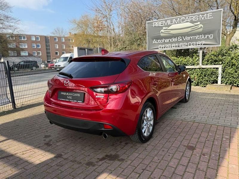 Gebraucht Mazda 3 Center-Line 120 PS (88 kW) 2015 Rot Limousine