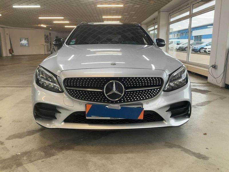 Silber Gebraucht 2021 Mercedes C200 AMG line Limousine | 29.450 € (Guter Preis) - Bild 1/4