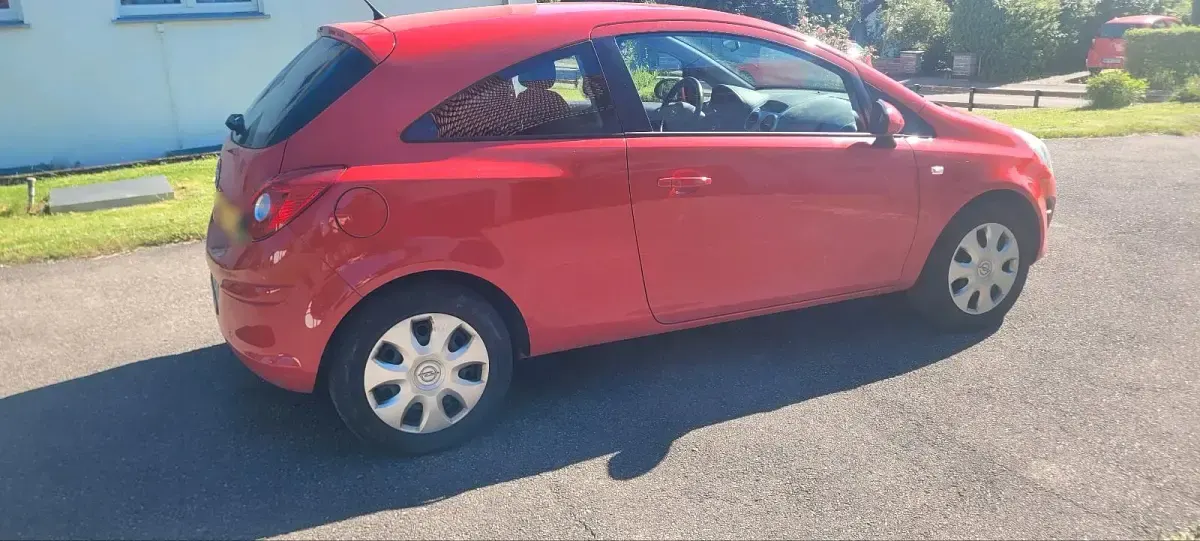 Gebraucht Opel Corsa Edition 69 PS (50 kW) 2014 Rot Kleinwagen