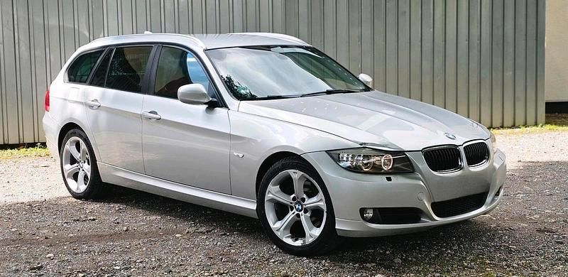Silber Gebraucht 2011 BMW 320 Kombi | 3.700 € (Superpreis) - Bild 1/4