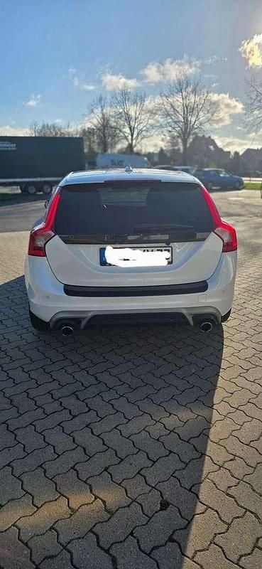 Gebraucht Volvo V60 R-Design Momentum 224 PS (164 kW) 2015 Weiß Kombi
