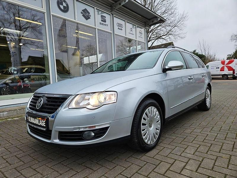Silber Gebraucht 2010 VW Passat Comfortline Kombi | 6.400 € (Teuer) - Bild 1/4
