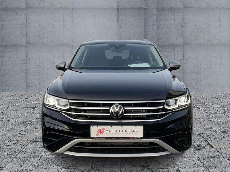Gebraucht VW Tiguan Allspace 200 PS (147 kW) 2024 Deep black perleffekt SUV
