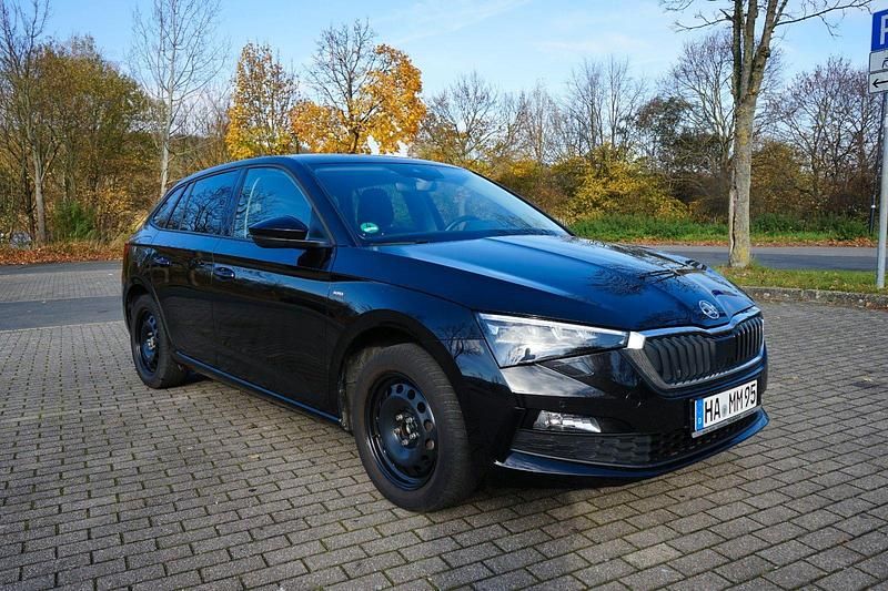 Schwarz Gebraucht 2024 Skoda Scala Tour Kleinwagen | 14.990 € (Superpreis) - Bild 1/4