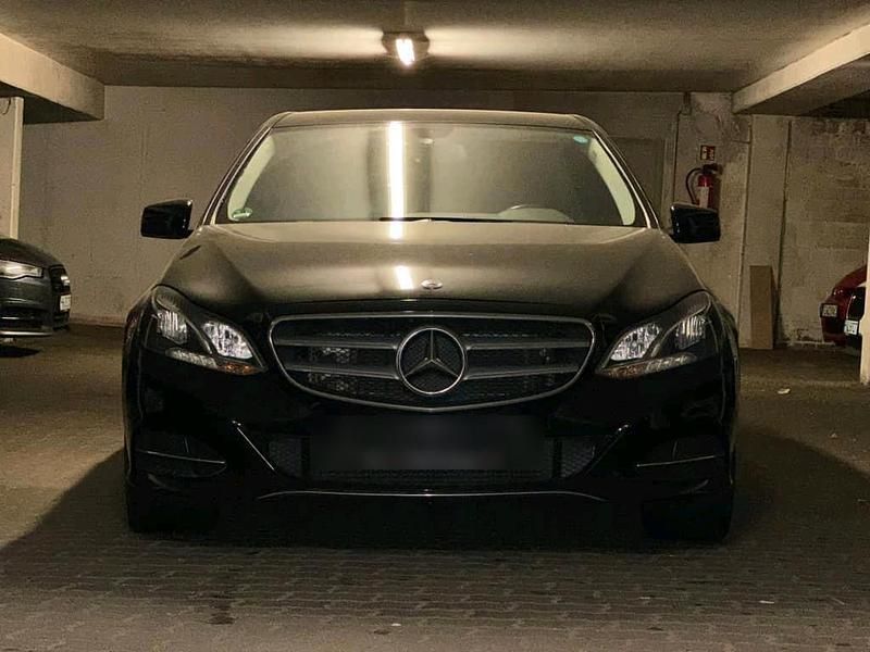 Schwarz Gebraucht 2016 Mercedes E200 Limousine | 14.600 € (Superpreis) - Bild 1/4