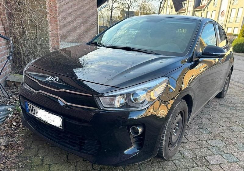 Gebraucht Kia Rio DREAM-TEAM Edition 101 PS (74 kW) 2020 Schwarz Limousine