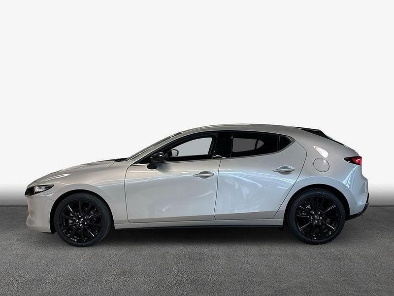 Neu Mazda 3 Homura-Line 140 PS (102 kW) 2025 Platinum quartz metallic Limousine