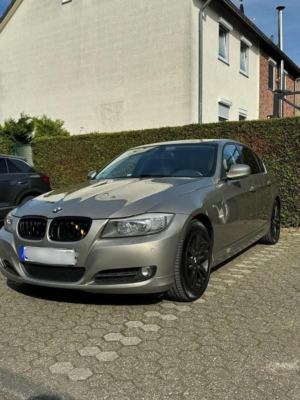 Gold Gebraucht 2010 BMW 320 Limousine | 5.500 € (Fairer Preis) - Bild 1/4