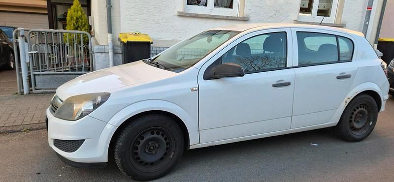 Gebraucht Opel Astra 90 PS (66 kW) 2009 Weiß Limousine