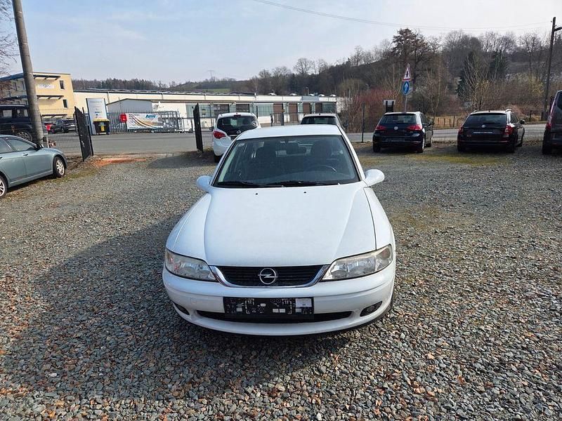 Gebraucht Opel Vectra Comfort 101 PS (74 kW) 1999 Weiß Limousine