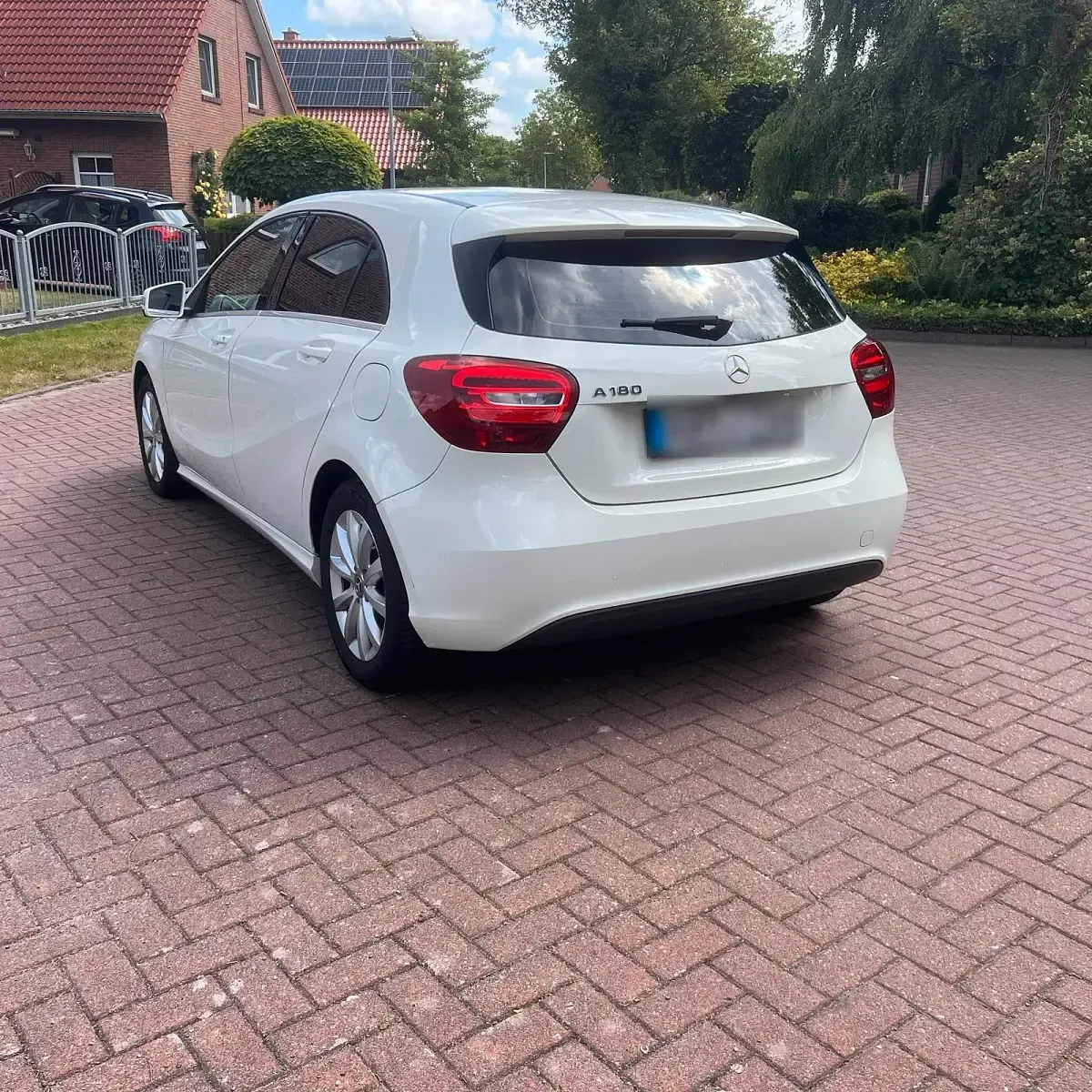 Gebraucht Mercedes A180 122 PS (89 kW) 2018 Weiß Kleinwagen