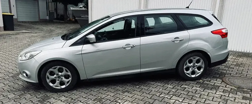 Gebraucht Ford Focus Trend 140 PS (102 kW) 2011 Silber Limousine