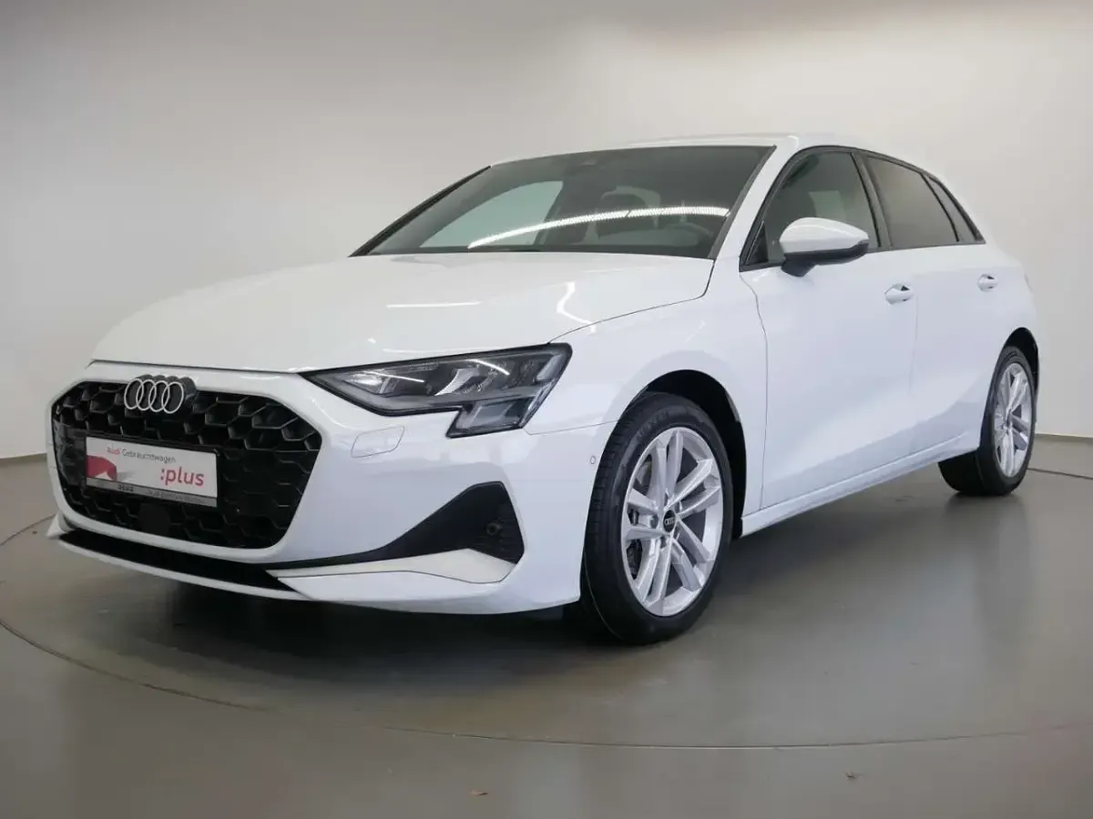 Gebraucht Audi A3 Advanced 150 PS (110 kW) 2025 Gletscherweiss metallic Limousine