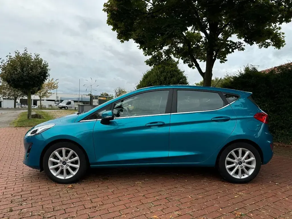Gebraucht Ford Fiesta Titanium 101 PS (74 kW) 2017 Blau Kleinwagen