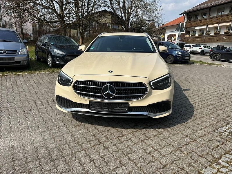 Gebraucht Mercedes E220 194 PS (142 kW) 2021 Gelb Kombi