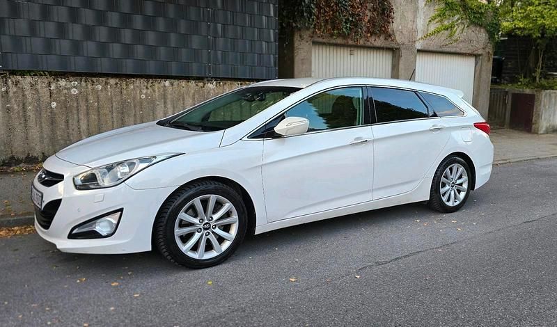 Weiß Gebraucht 2014 Hyundai i40 Kombi | 5.900 € (Fairer Preis) - Bild 1/4