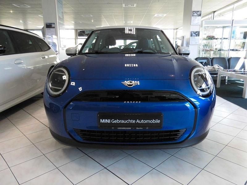 Second-hand Mini Cooper Classic 135 kW (184 CP) 2025 Albastru Hatchback