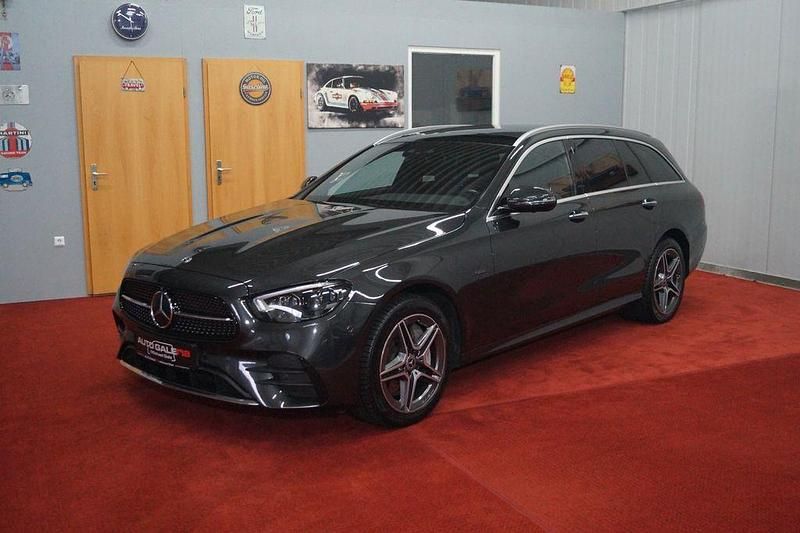 Grau Gebraucht 2020 Mercedes 300 Kombi | 32.999 € - Bild 1/4