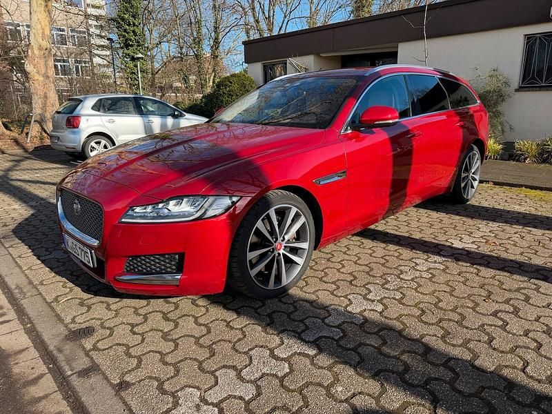 Gebraucht Jaguar XF Sportbrake 300 PS (220 kW) 2019 Rot Kombi