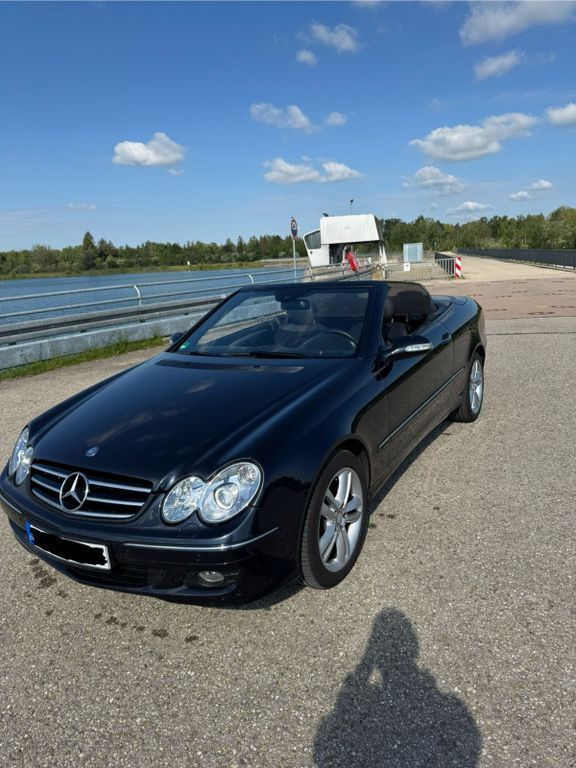 Blau Gebraucht 2009 Mercedes CLK200 Avantgarde Cabrio | 12.400 € (Fairer Preis) - Bild 1/4