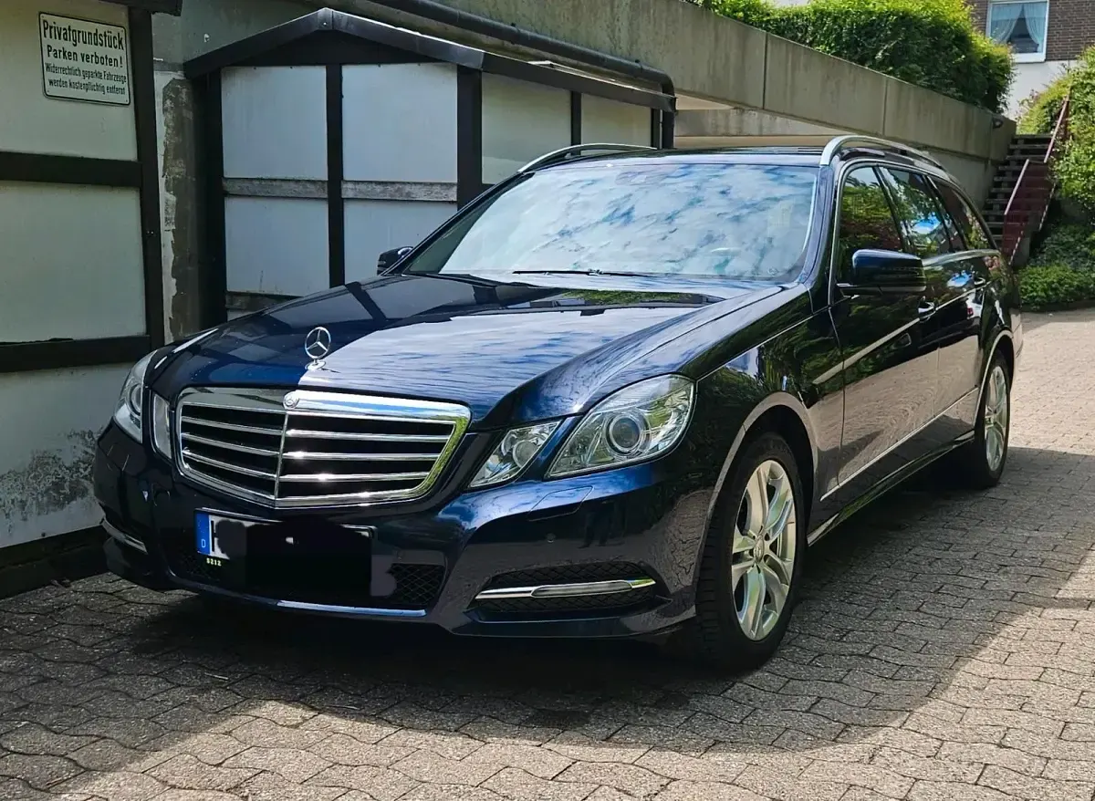 Gebraucht Mercedes E220 170 PS (125 kW) 2012 Blau Kombi