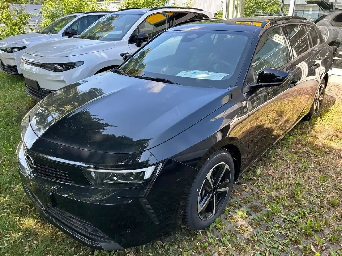 Neu Opel Astra Edition 145 PS (106 kW) 2026 Schwarz Kombi