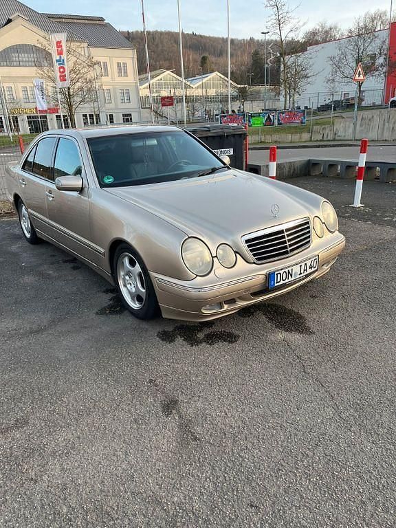 Gebraucht Mercedes E280 Avantgarde 204 PS (150 kW) 2000 Beige Limousine