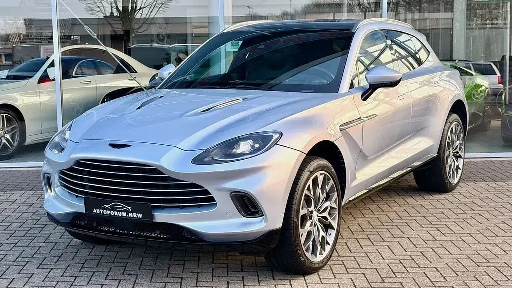 Gebraucht Aston Martin DBX 551 PS (405 kW) 2022 Silber SUV