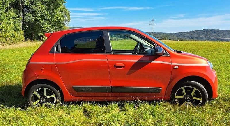 Rot Gebraucht 2019 Renault Twingo LIMITED Kleinwagen | 9.400 € (Guter Preis) - Bild 1/4