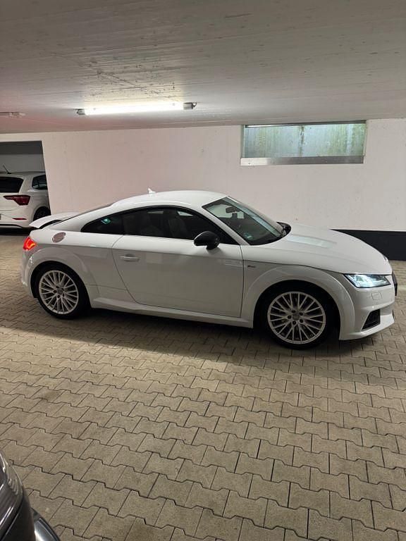 Weiß Gebraucht 2017 Audi TT Ambiente Coupé | 26.200 € (Fairer Preis) - Bild 1/4