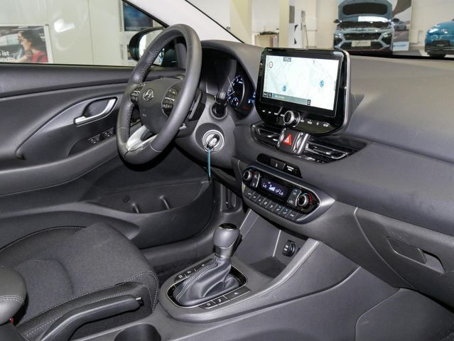 Gebraucht Hyundai i30 Comfort 160 PS (117 kW) 2023 Phantom black / mic Limousine