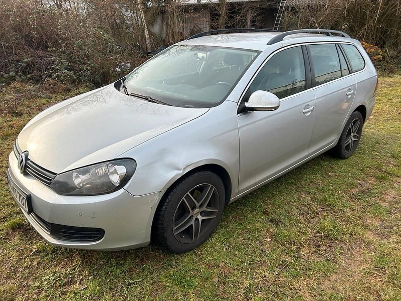 Gebraucht VW Golf VI Comfortline 123 PS (90 kW) 2010 Silber Kleinwagen