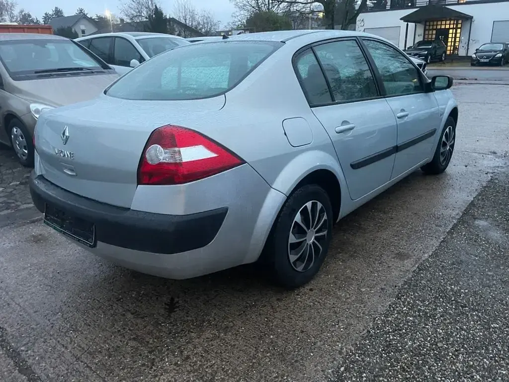 Gebraucht Renault Mégane 113 PS (83 kW) 2004 Silber Limousine