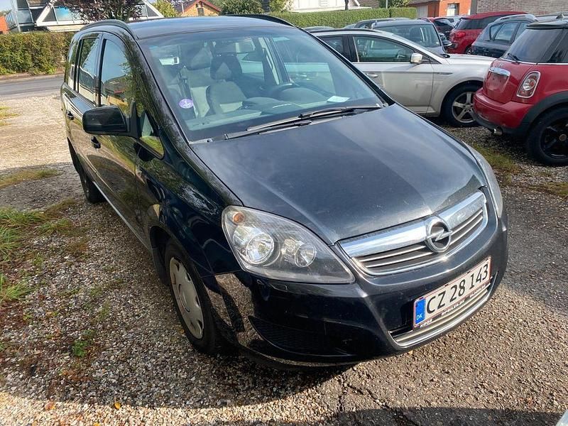Schwarz Gebraucht 2014 Opel Zafira Family Van / Kleinbus | 3.800 € (Guter Preis) - Bild 1/4