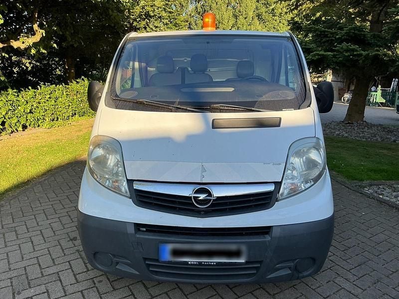 Weiß Gebraucht 2008 Opel Vivaro Van | 3.800 € (Guter Preis) - Bild 1/4